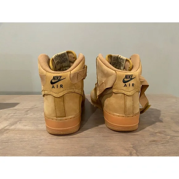 Kids ‘Nike Air Force 1 High LV8’ shoes - Picture 4 of 6